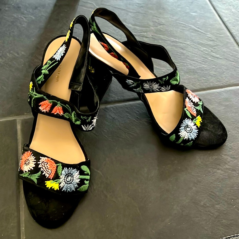 Ann Taylor, size 8, block heels, black with floral embroidery. Great condition!